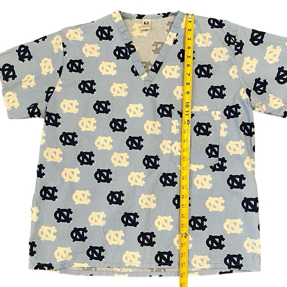 🩵 University of North Carolina Tarheels Scrubs Shirt | Uniform Shirt | Large - Picture 4 of 6